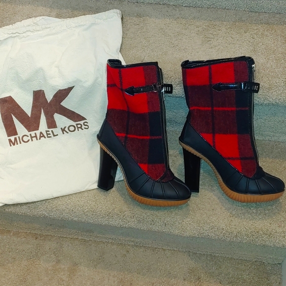 DKNY & Michael KORS Plaid Coat & Boots Set - Picture 6 of 8